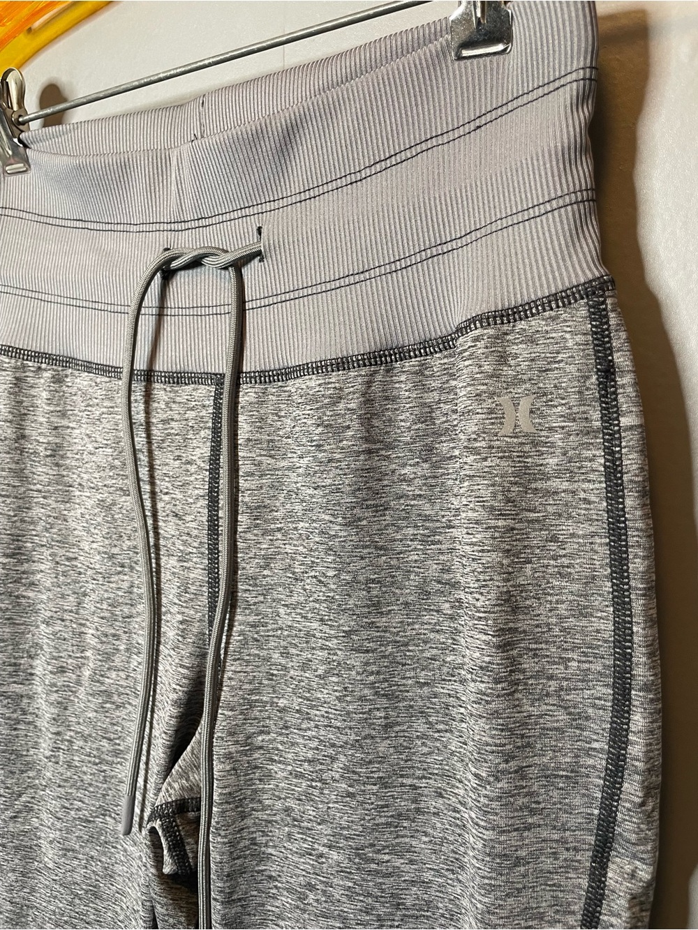 Hurley Women's Gray Knit Drawstring Active Leggings size small - Picture 4 of 12